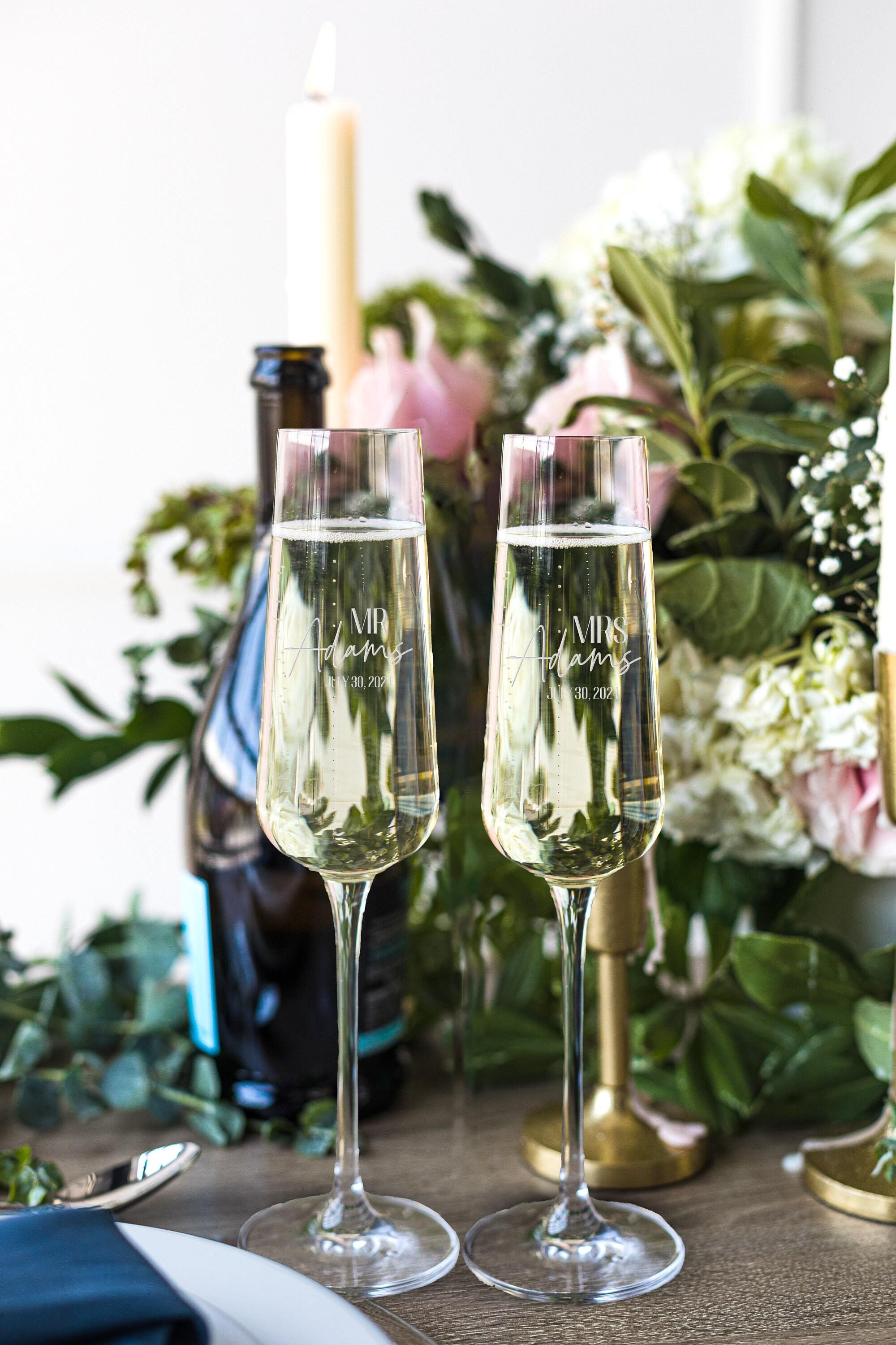 Personalized Wedding Champagne Flutes-Engraved Mr and Mrs Toasting Flutes, Wedding Champagne Glasses, Wedding Glass Set Wedding Gift 2 Glass